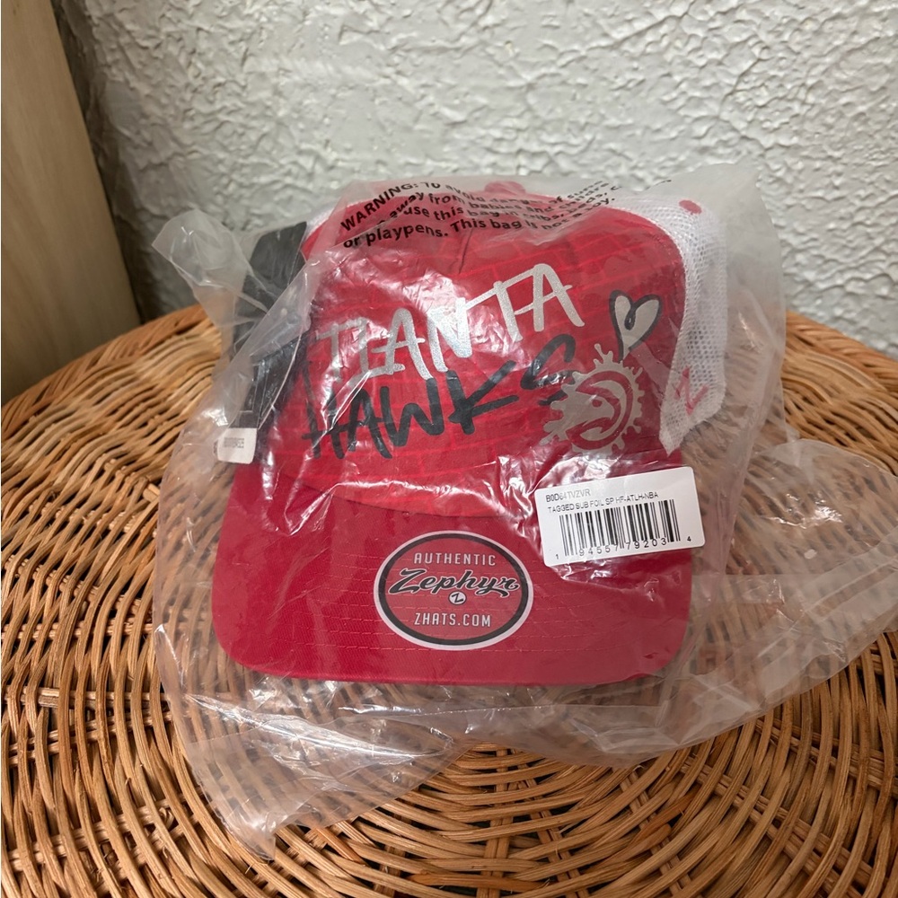 Atlanta hawks nba snap back hat brand new with tags in packaging
